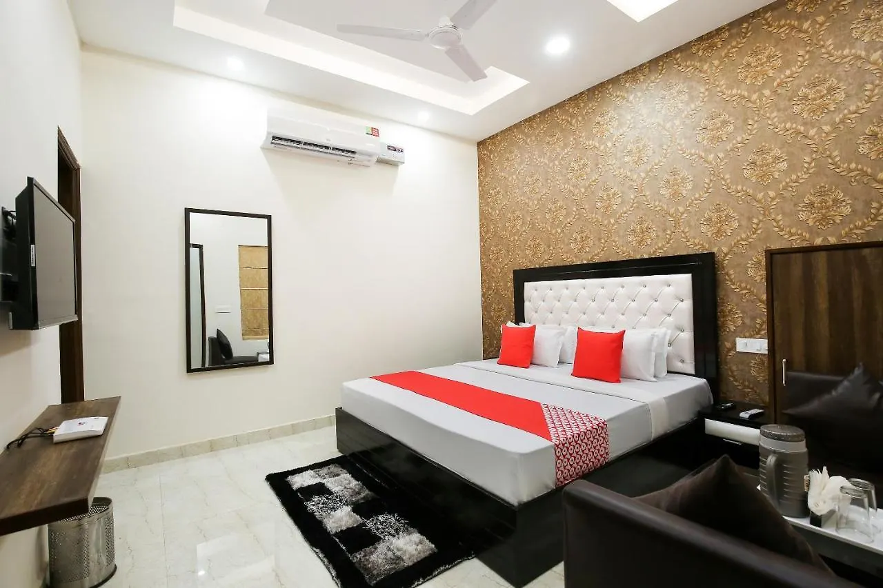 Oyo 47169 Hotel Prime Zirakpur 3*,  India