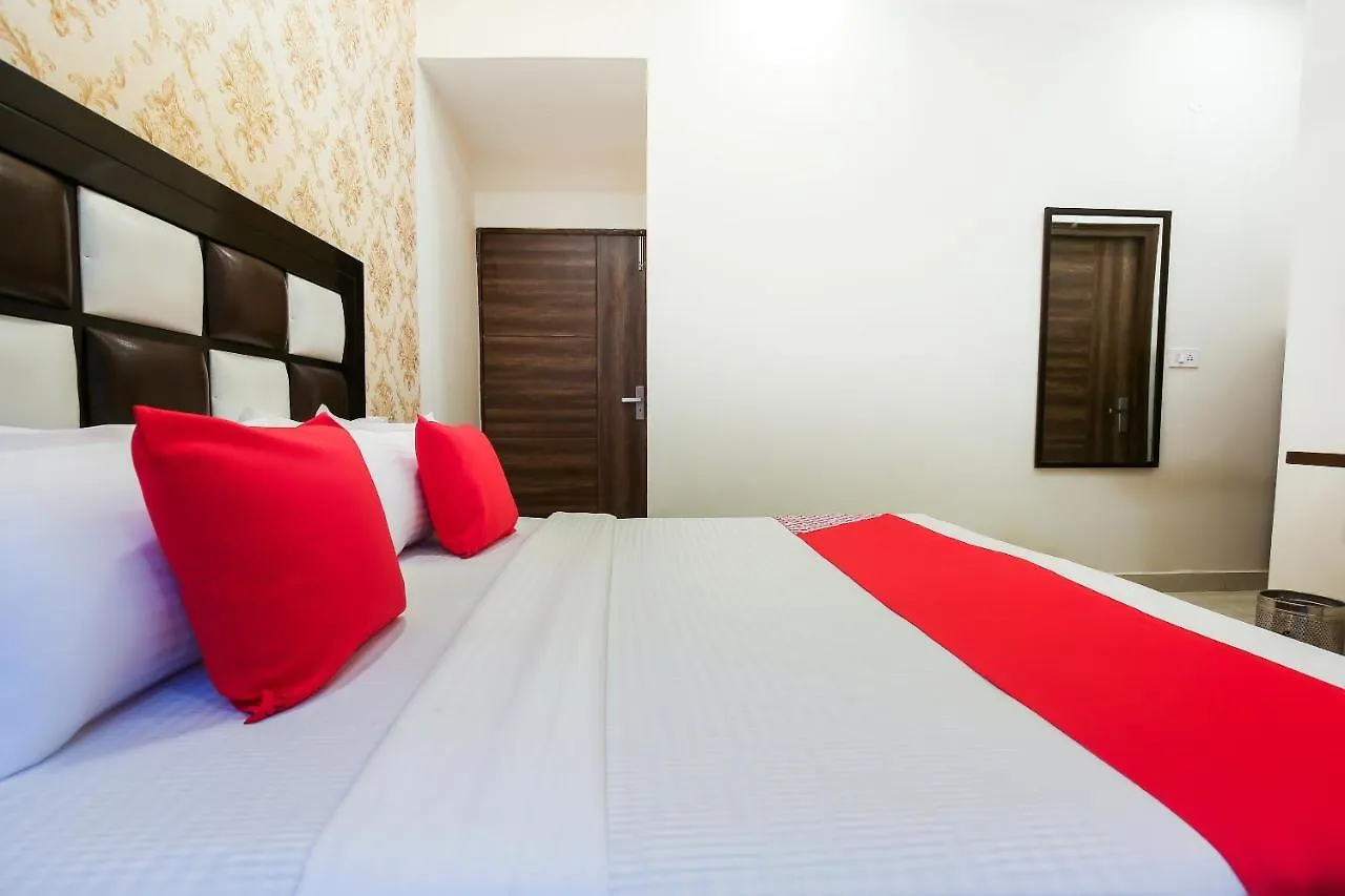 Oyo 47169 Hotel Prime Zirakpur 3*,  India